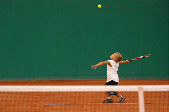 Kleiner Mann, großes Tennis