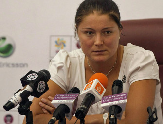 Safina gibt auf, Wozniacki gelingt Sieg