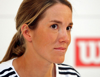 Henin gewinnt Schauturnier bei Comeback