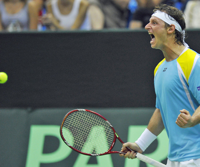 TENNIS-DAVIS-RUS-ARG-NALBANDIAN-YOUZHNY