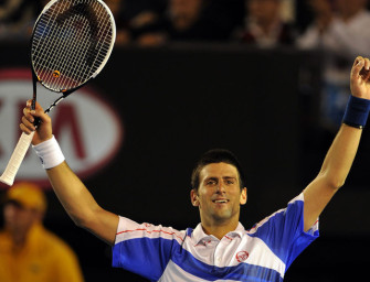 Djokovic schaltet Titelverteidiger Federer aus