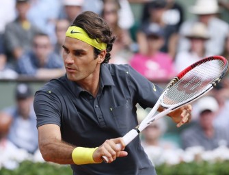 Federer müht sich ins Achtelfinale