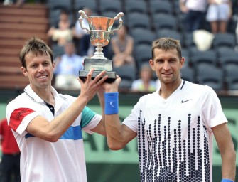 Mirnyi und Nestor verteidigen Doppel-Titel