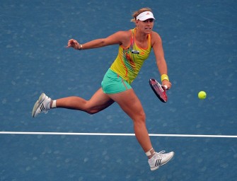 Kerber schlägt Wozniacki und trifft auf Scharapowa