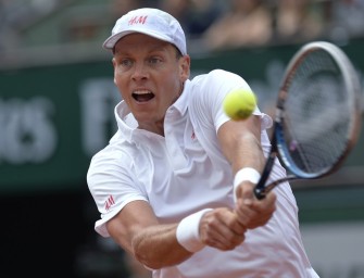 Berdych stürzt als erster Favorit