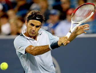 Federer kehrt zum gewohnten Schläger zurück