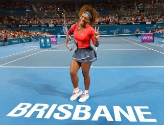Serena Williams schlägt in Brisbane auf