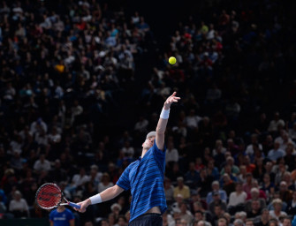 Aufschlag von John Isner: Von gaaaanz oben