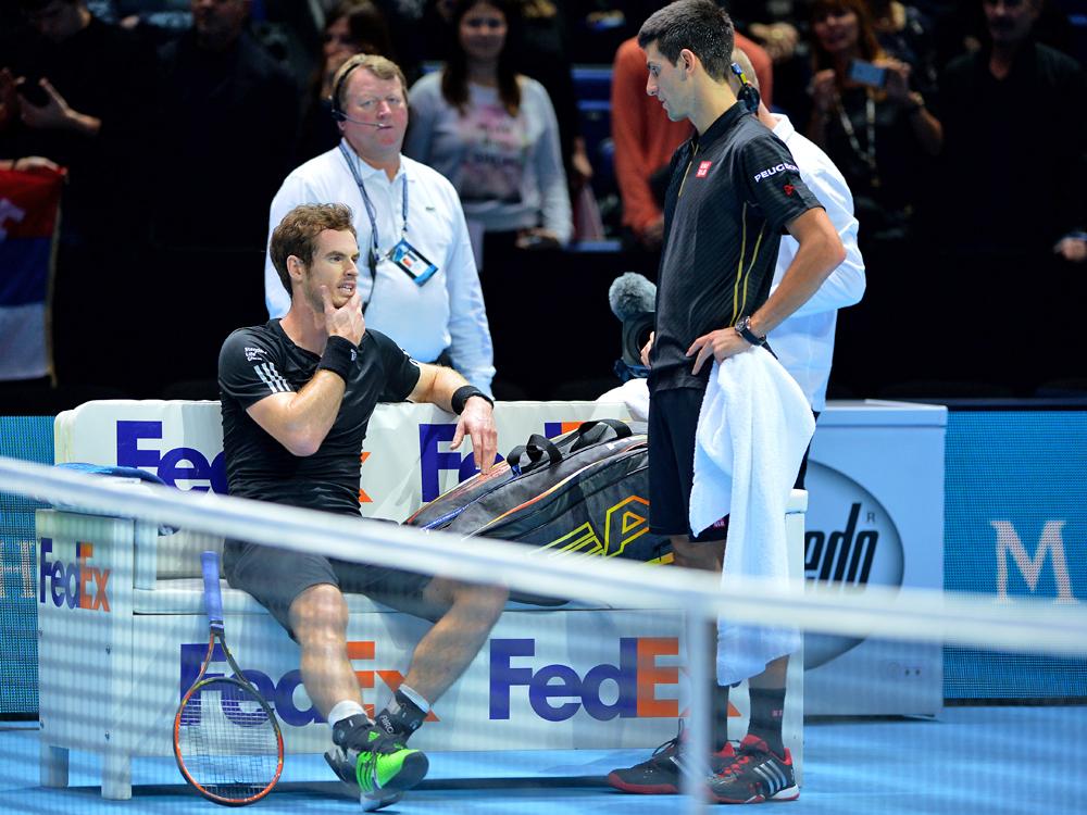 Andy Murray (l.) siegte kampflos gegen Novak Djokovic