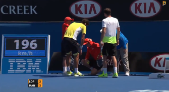 Video: Das tat weh – Lopez trifft Balljungen