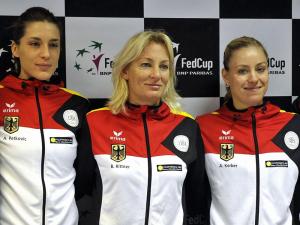 Für Teamchefin Rittner und die beiden deutschen Mädels Petkovic (l.) und Kerber (r.) geht es nun gegen Russland