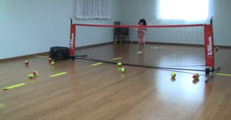 VIDEO: Serve & Volley im Kinderzimmer