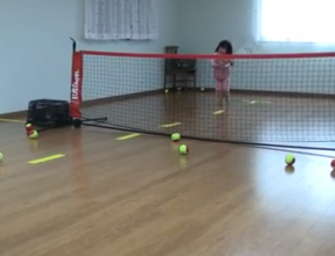 VIDEO: Serve & Volley im Kinderzimmer