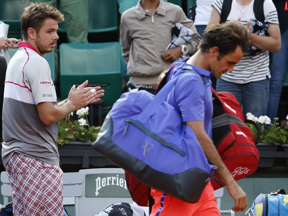 Federer (r.) verliert in Paris gegen Landsmann Wawrinka