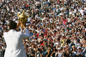 Siebenmal stemmte Federer den Wimbledon-Pokal schon in die Luft. Bekommt er jetzt die Chance auf Titel Nummer acht?