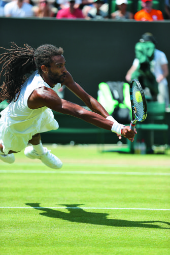 Im Video: Dustin Browns Sprung ins Newport-Viertelfinale