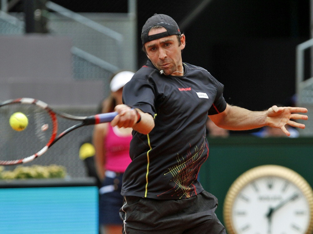 Becker bestreitet das erste Einzel gegen Victor Estrella