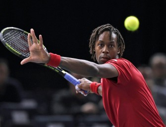 Monfils schlägt in Halle auf