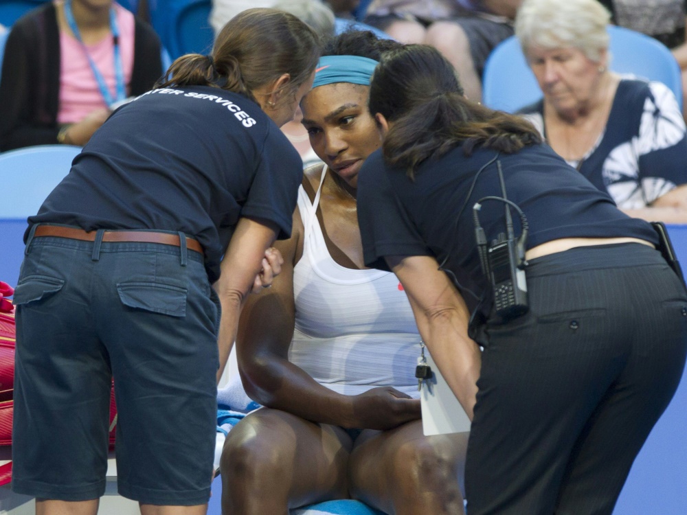 Serena Williams muss mit Knieverletzung aufgeben