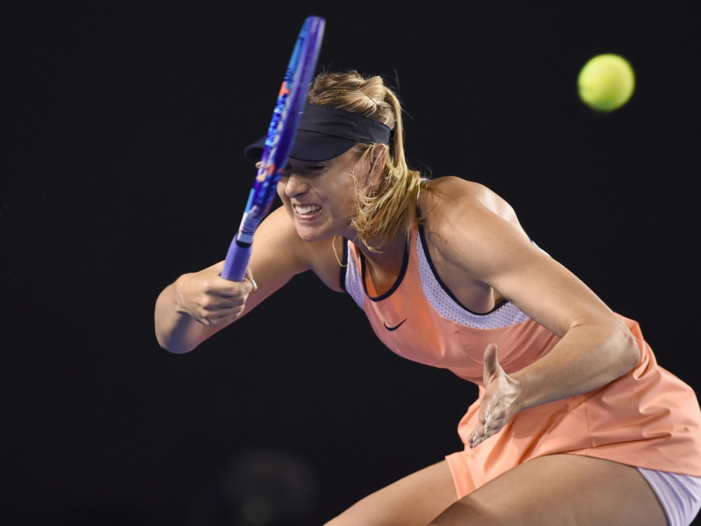 Maria Scharapowa steht nach einem Dreisatzsieg im Achtelfinale von Melbourne