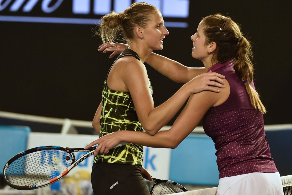 Kandidatin fürs Doppel, wohl nicht fürs Einzel: Julia Görges, hier mit ihrer Doppelpartnerin Karolina Pliskova in Melbourne.