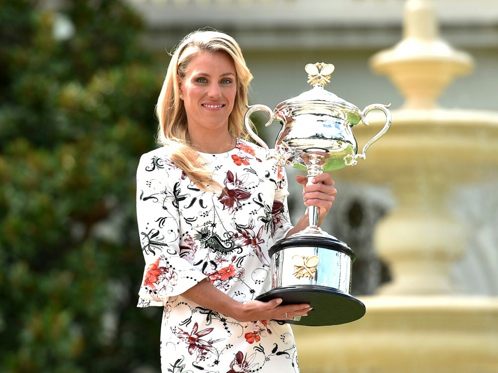 Kerber wartet: Pokal steckt in Warschau fest