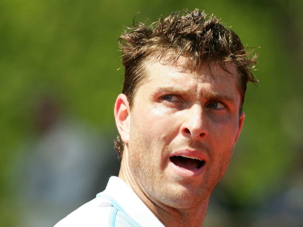 Michael Berrer setzt sich gegen Kenny de Schepper durch