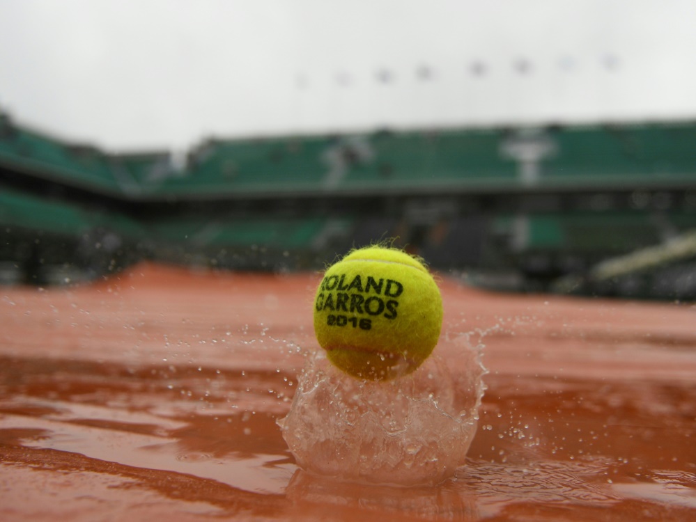 Regen wirbelt den Spielplan in Paris durcheinander