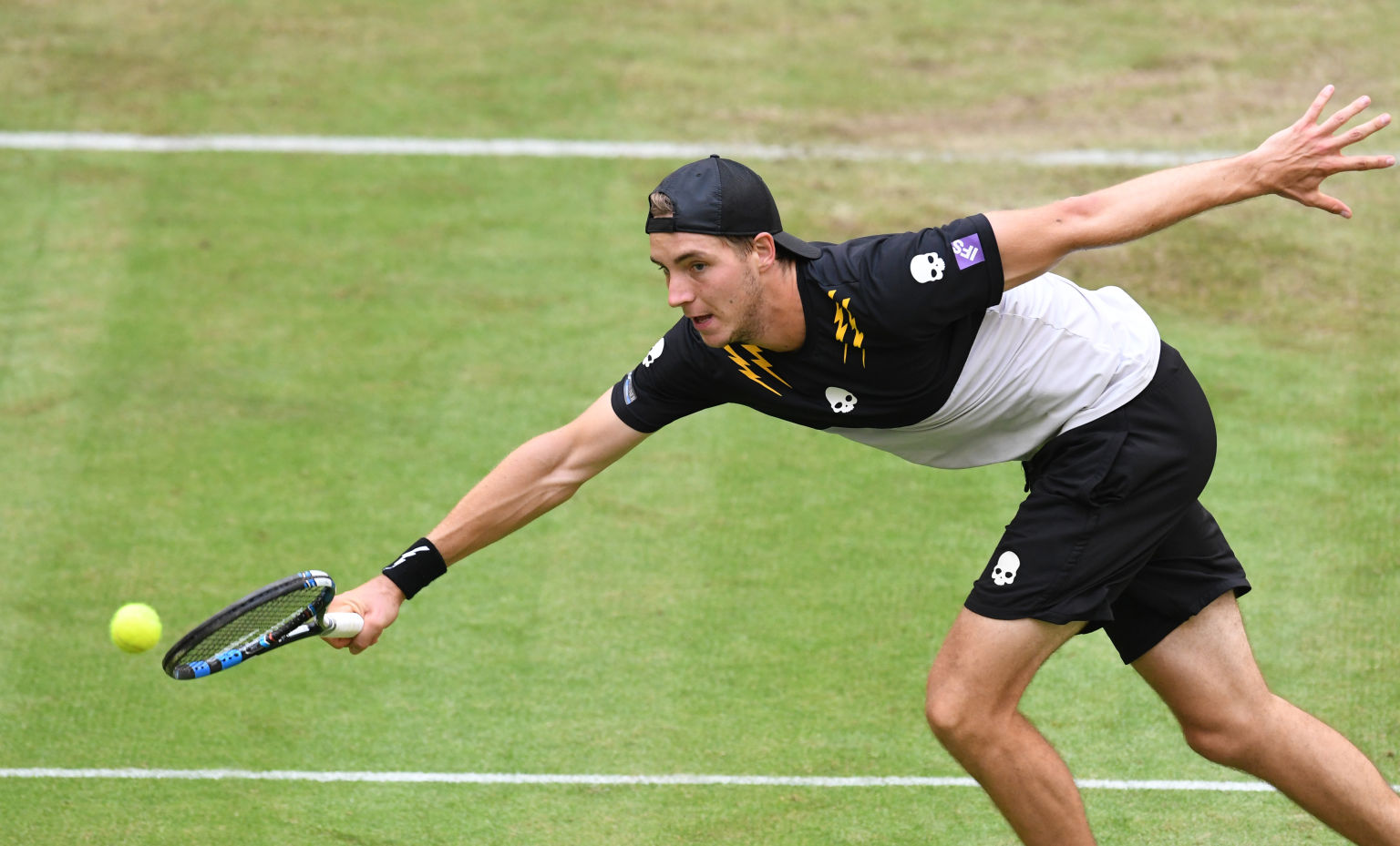 Jan-Lennard Struff verlor erwartungsgemäß gegen "Maestro" Roger Federer in der ersten Runde der Gerry Weber Open 2016.