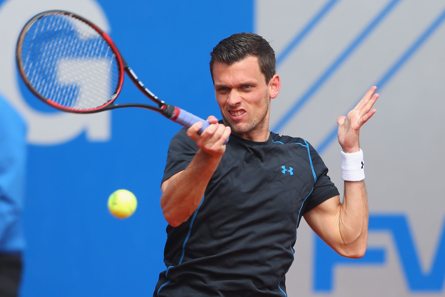 Tobias Kamke steht als dritter deutscher Spiele im Finale der Qualifikation für das dritte Grand Slam-Turnier des Jahres in Wimbledon.