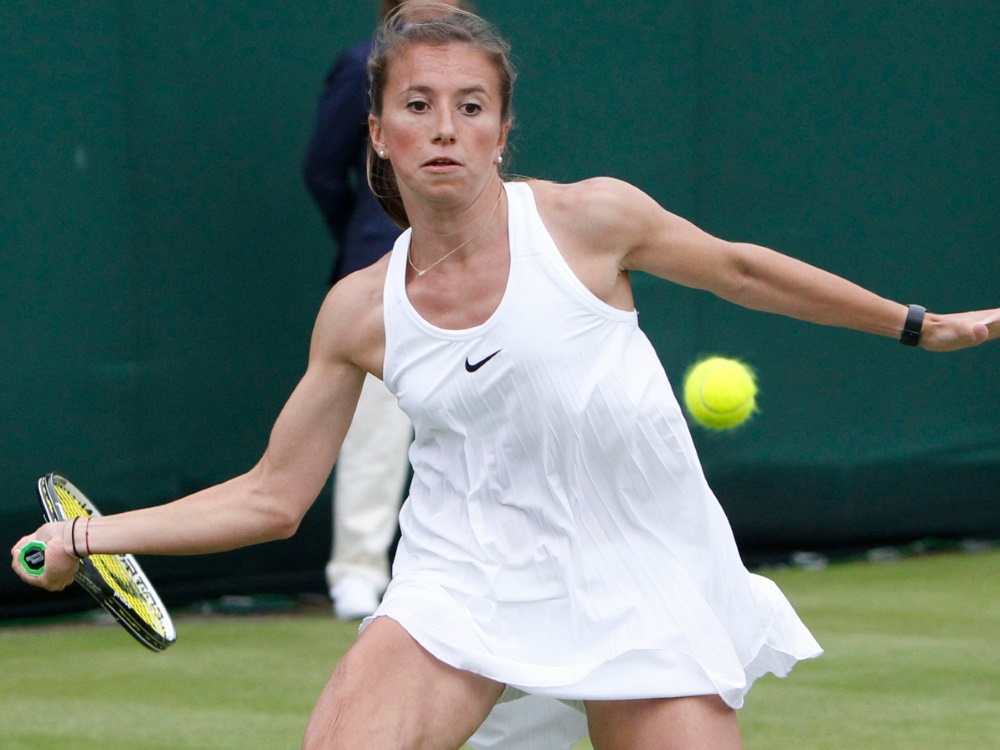 Annika Beck besiegt Alexandra Sasnowisch