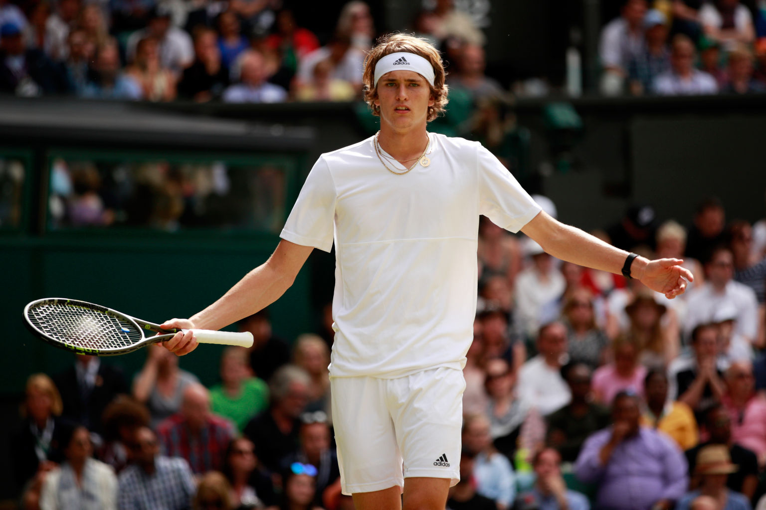 Alexander Zverev unterlag bei seiner Centre Court-Premiere in Wimbledon in vier Sätzen gegen Tomas Berdych.