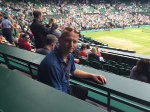 tennis MAGAZIN-Reporter Andrej Antic kurz vor dem Beginn des Finales Kerber vs. Williams auf dem Center Court in Wimbledon