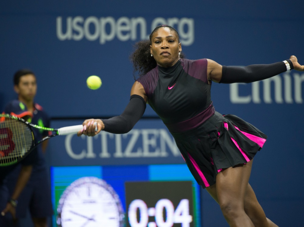 Serena Williams startet souverän