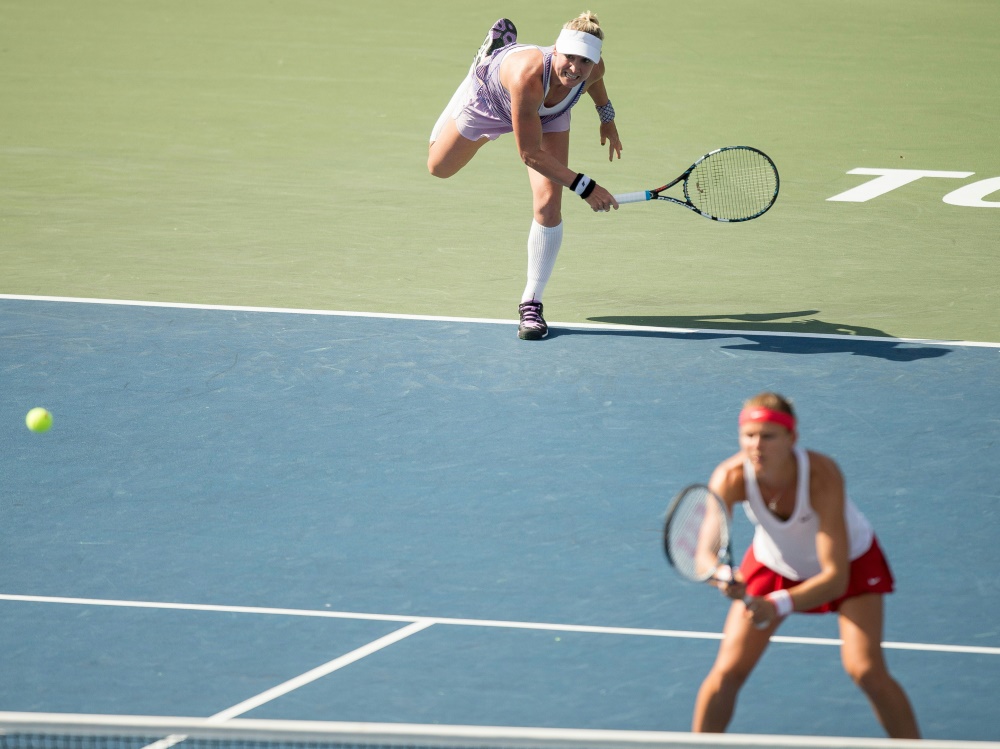 Mattek-Sands und Safarova (v.l.) gewinnen US-Open-Doppel