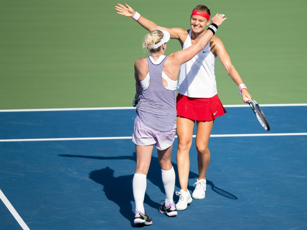 Safarova (r.) und Mattek-Sands gewinnen Doppel-Titel