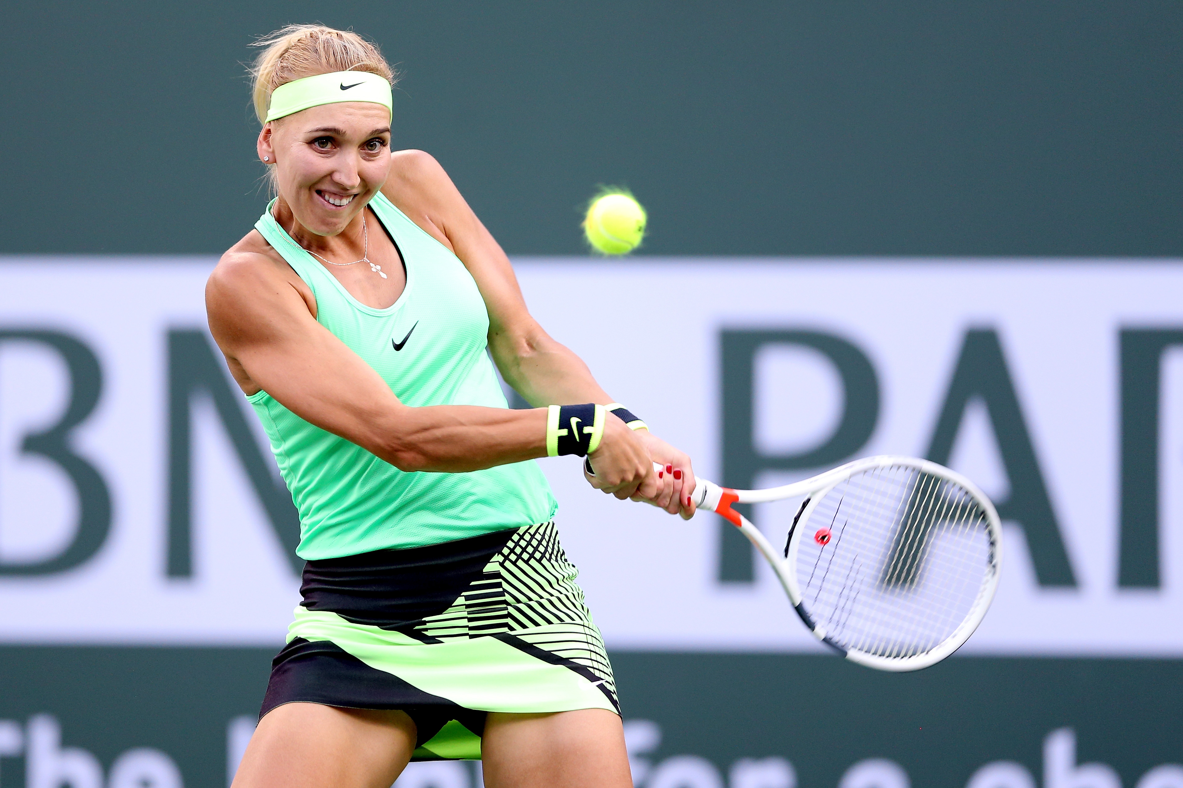 INDIAN WELLS, CA - MARCH 16: Elena Vesnina of Russia returns a shot to Venus Williams during the BNP Paribas Open at the Indian Wells Tennis Garden on March 16, 2017 in Indian Wells, California. (Photo by Matthew Stockman/Getty Images)