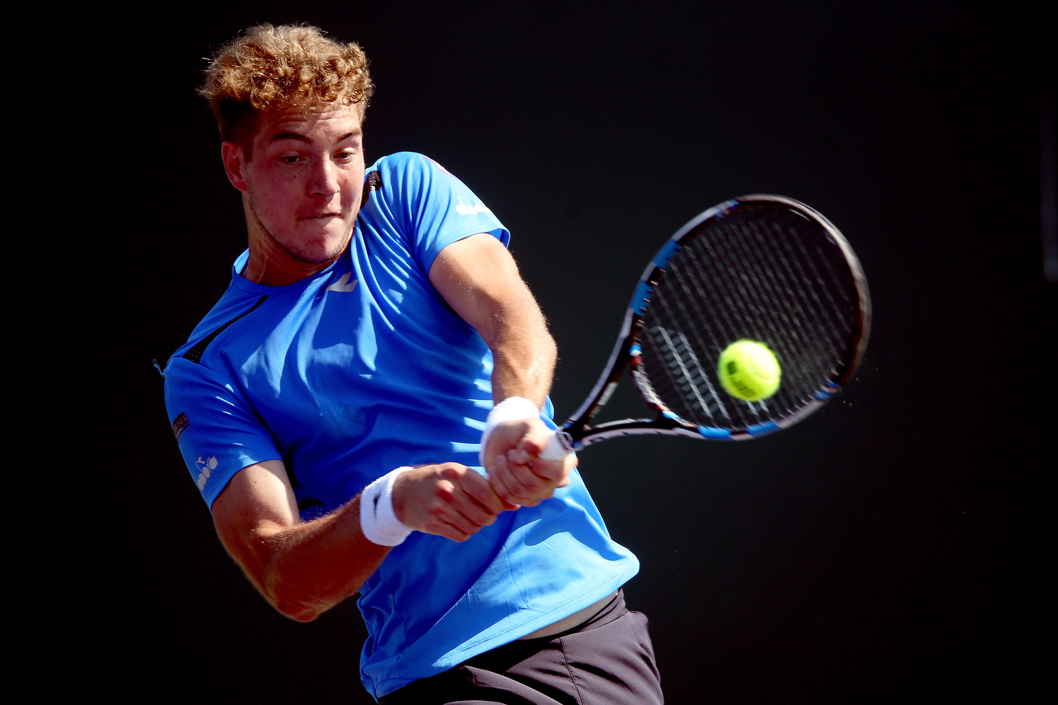 KEY BISCAYNE, FL - MARCH 22:  Jan-Lennard Struff of Germany returns a shot to Aljaz Bedene of Great Britain during the Miami Open at the Crandon Park Tennis Center on March 22, 2017 in Key Biscayne, Florida.  (Photo by Matthew Stockman/Getty Images)