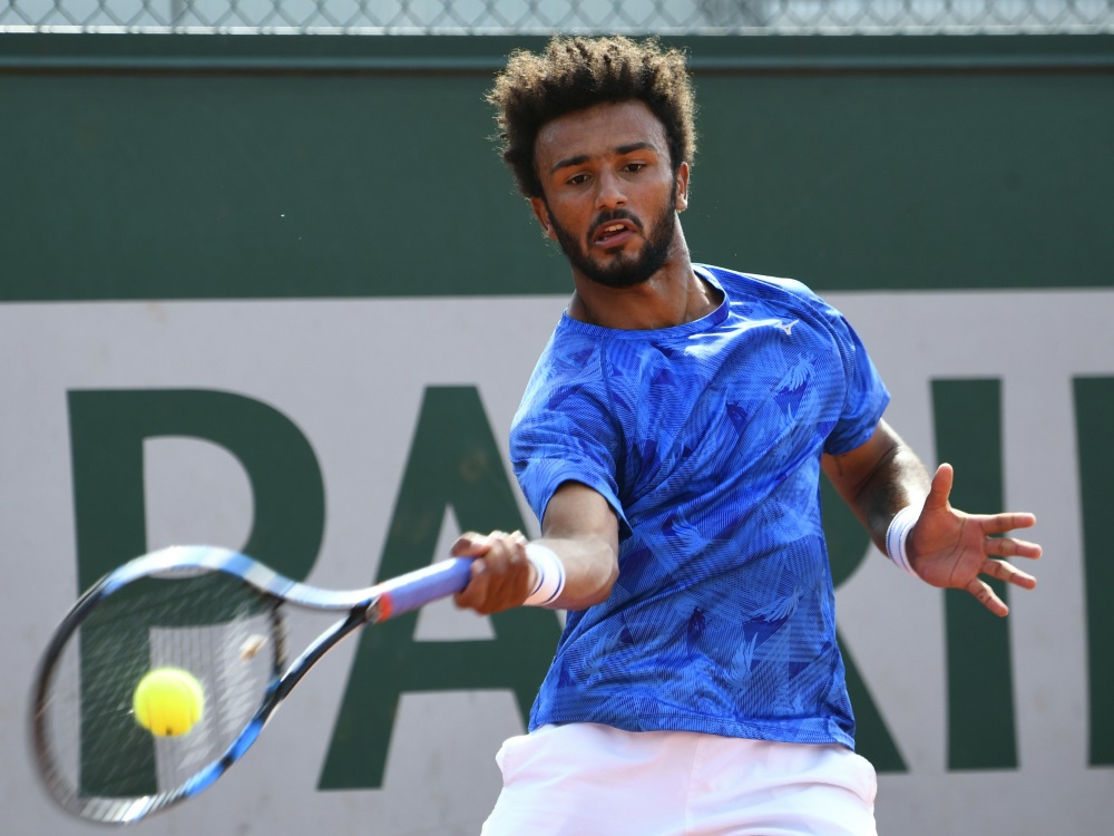 Maxime Hamou küsst Journalistin und wird bestraft