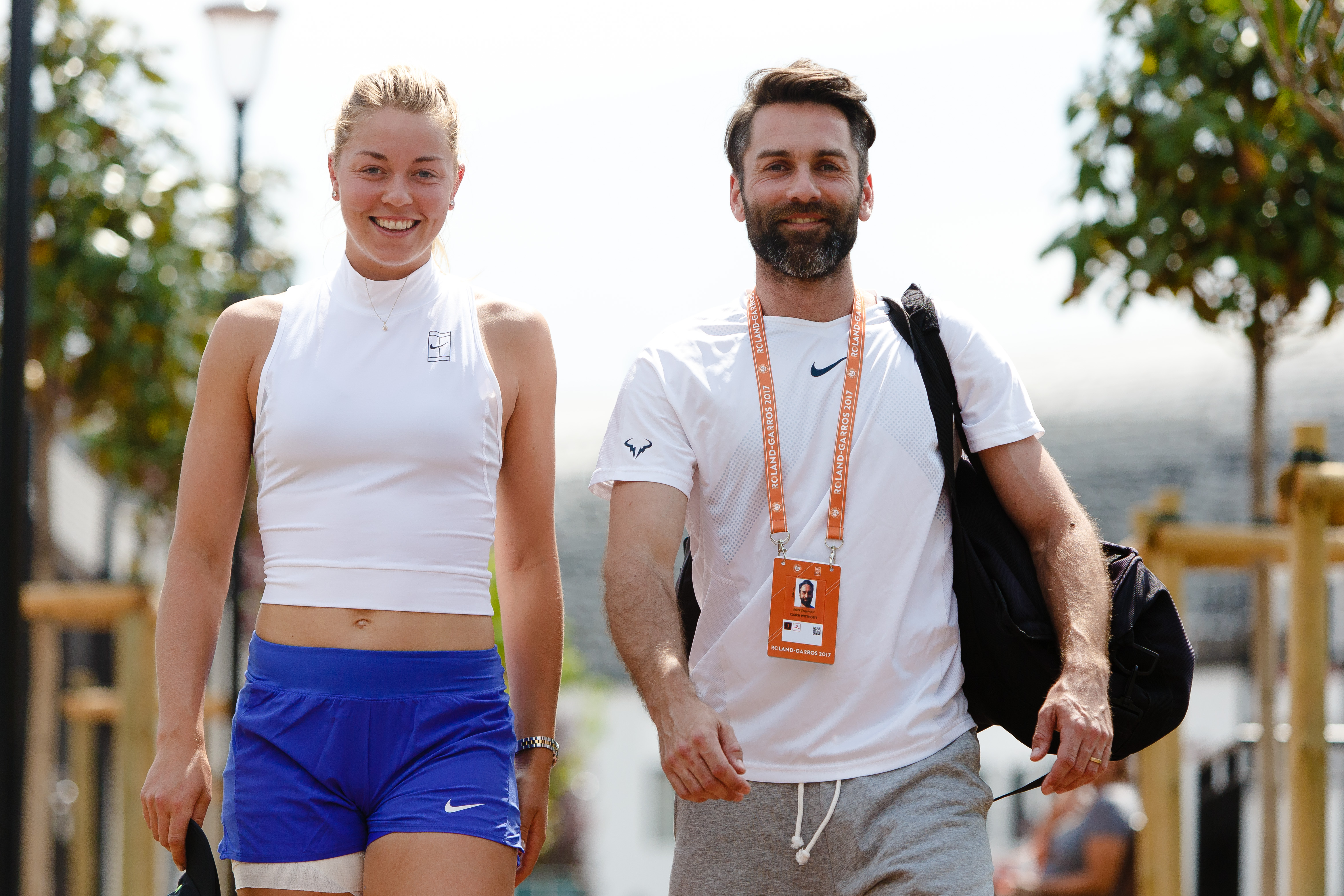 Carina Witthöft und ihr Trainer Jacek Szygowski auf dem Trainingsgelände bei den Tennis French Open 2017 in Paris / Tennis / Sport / French Open / Paris / Frankreich / Tageslicht / Tennisspielerin / Sportlerin / Aktion / Grand Slam / Major / Bois de Boulogne / Roland Garros / WTA / ITF / ATP / Menschen / Damen / Frauen / Einzelveranstaltung / Erwachsene Person / Fotografie