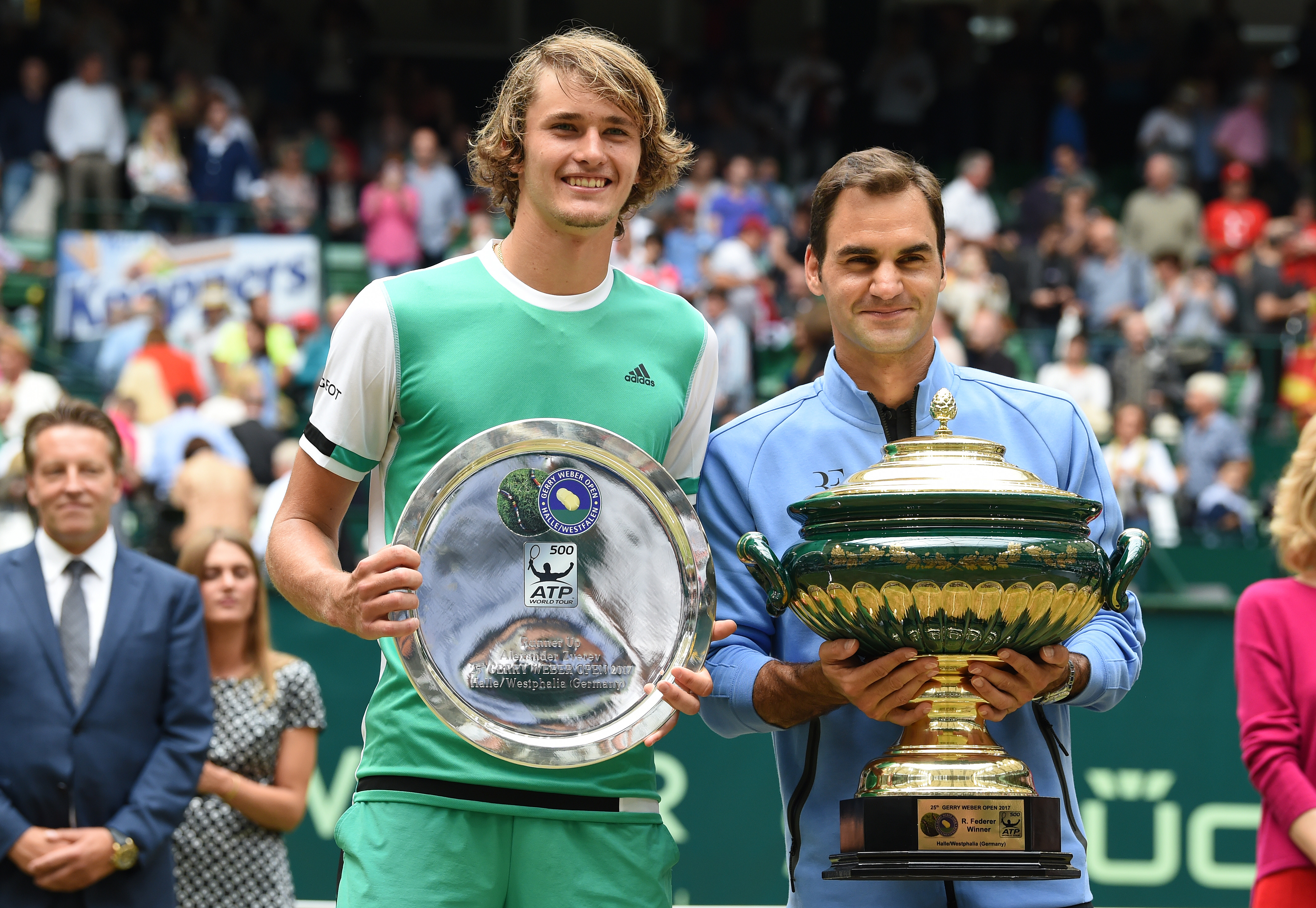 Alexander Zverev zog beim Rasenturnier in Halle bis ins Finale ein. Dort unterlag er Roger Federer jedoch deutlich (1:6, 3:6).