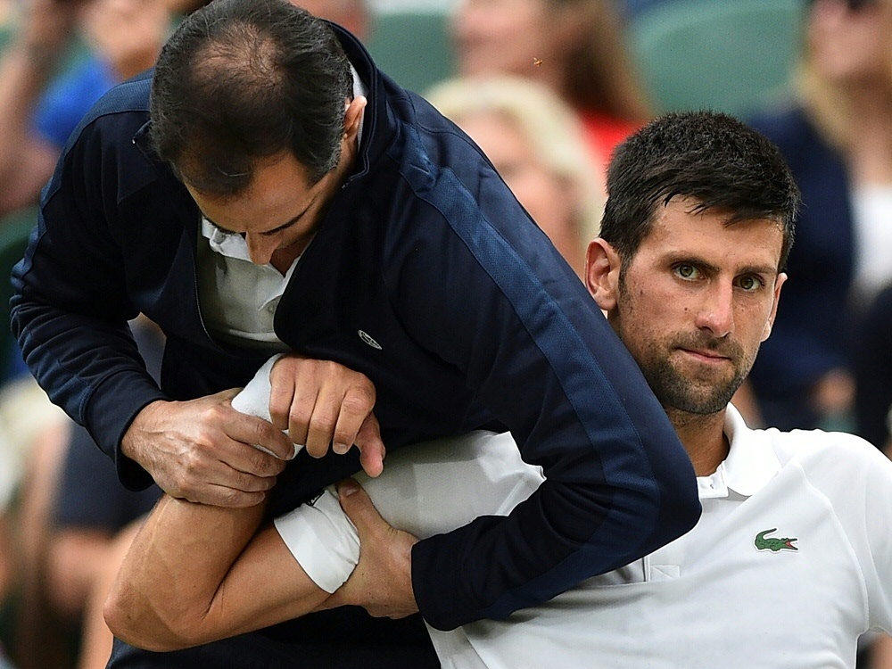 Novak Djokovic muss wegen Schulterverletzung aufgeben