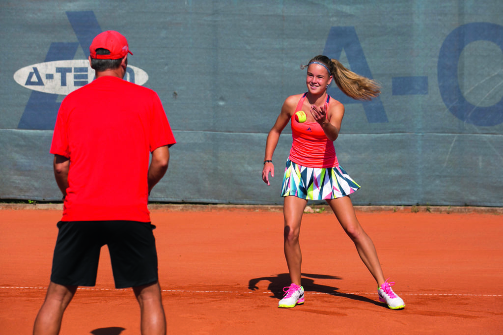 Tennis Magazin-besser spielen mit Trainer Georg Fleischmann und Spielerin Anja Wildgruber Tennis - Tennis Magazin-besser spielen mit Trainer Georg Fleischmann und Spielerin Anja Wildgruber - - Amper Park - Emmering - Bavaria - Germany - 15 September 2016. © Juergen Hasenkopf