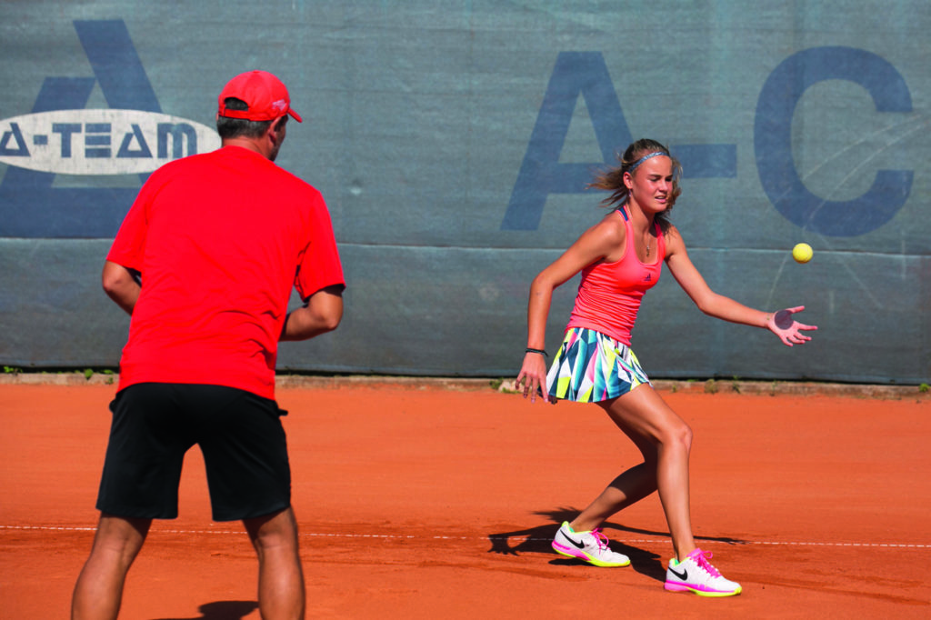 Tennis Magazin-besser spielen mit Trainer Georg Fleischmann und Spielerin Anja Wildgruber Tennis - Tennis Magazin-besser spielen mit Trainer Georg Fleischmann und Spielerin Anja Wildgruber - - Amper Park - Emmering - Bavaria - Germany - 15 September 2016. © Juergen Hasenkopf