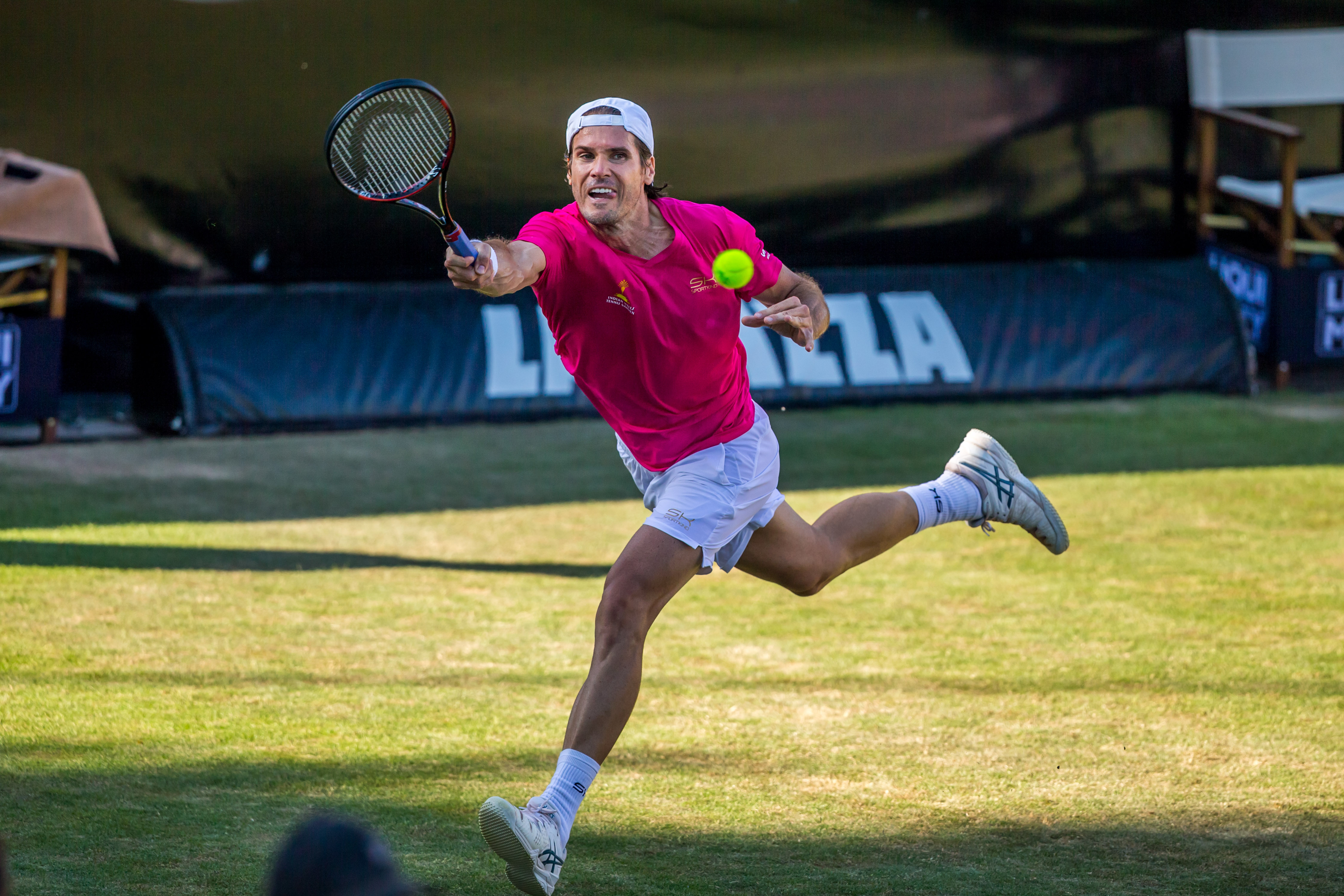 Tommy Haas nimmt Abschied von Wimbledon. In Stuttgart bewies er mit einem Sieg gegn Roger Federer bereits, dass er sich noch einiges vorgenommen hat.