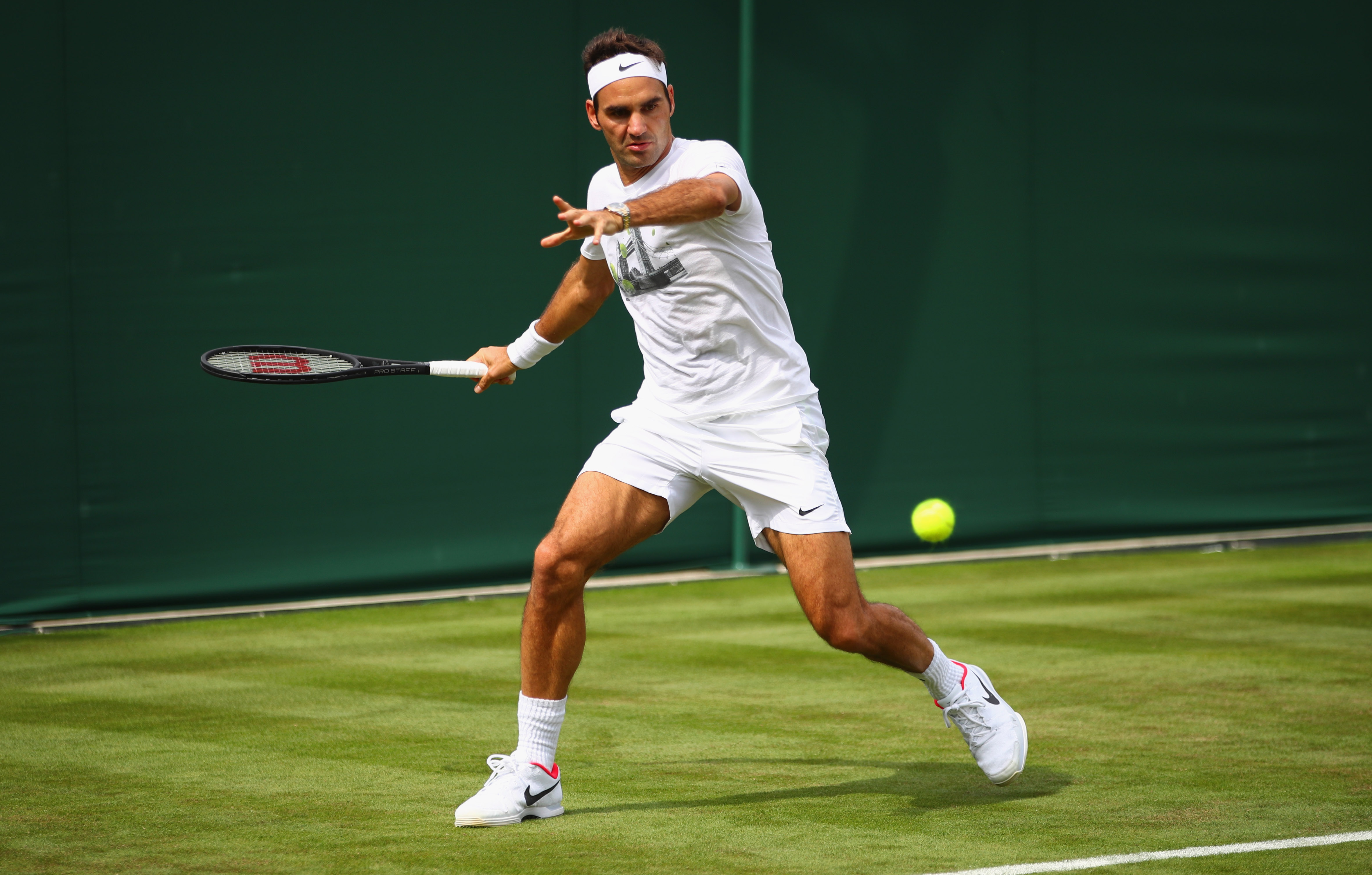 Roger Federer möchte sich in diesem Jahr in Wimbledon zum alleinigen Rekordtitelträger küren.