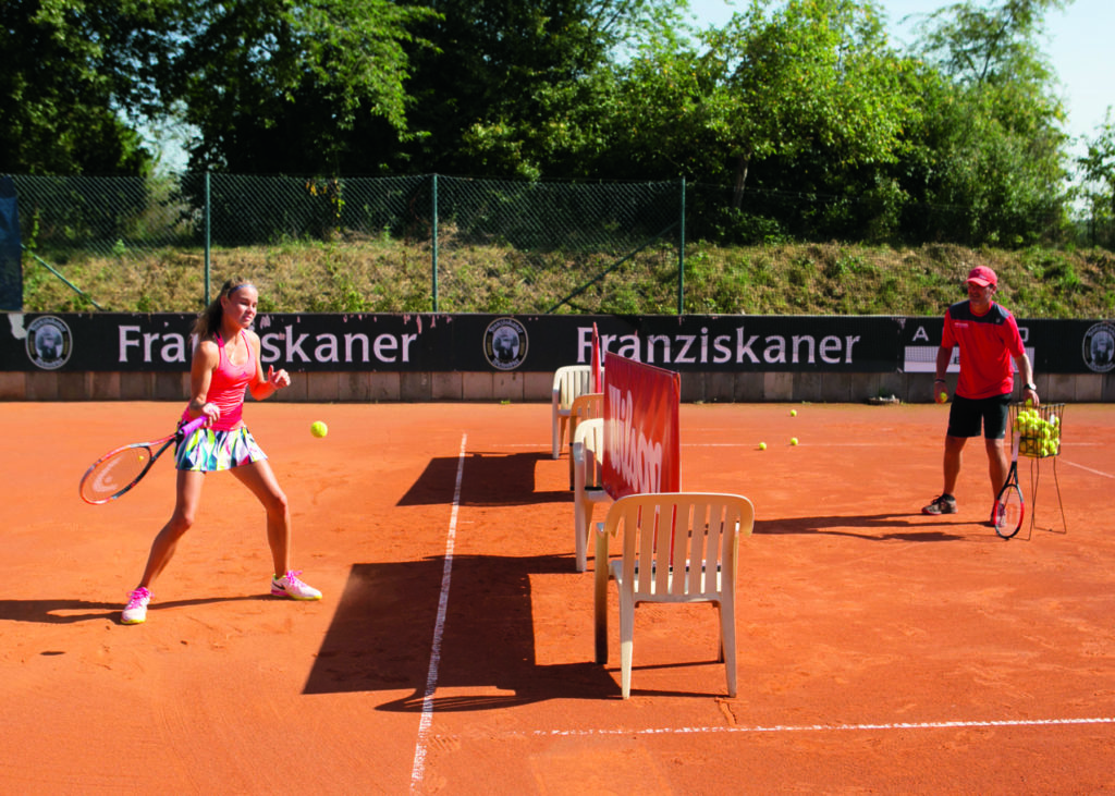 Tennis Magazin-besser spielen mit Trainer Georg Fleischmann und Spielerin Anja Wildgruber Tennis - Tennis Magazin-besser spielen mit Trainer Georg Fleischmann und Spielerin Anja Wildgruber - - Amper Park - Emmering - Bavaria - Germany - 15 September 2016. © Juergen Hasenkopf