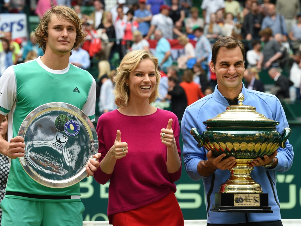 Zverev (l.) verlor das Finale von Halle gegen Federer