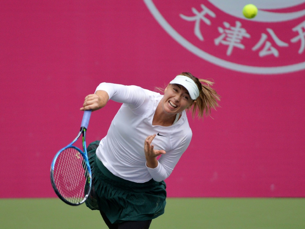 Scharapowa bezwang die Schweizerin Stefanie Vögele