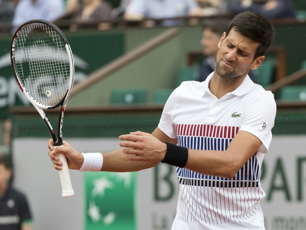 Novak Djokovic plagen weitehin Schmerzen im Ellbogen